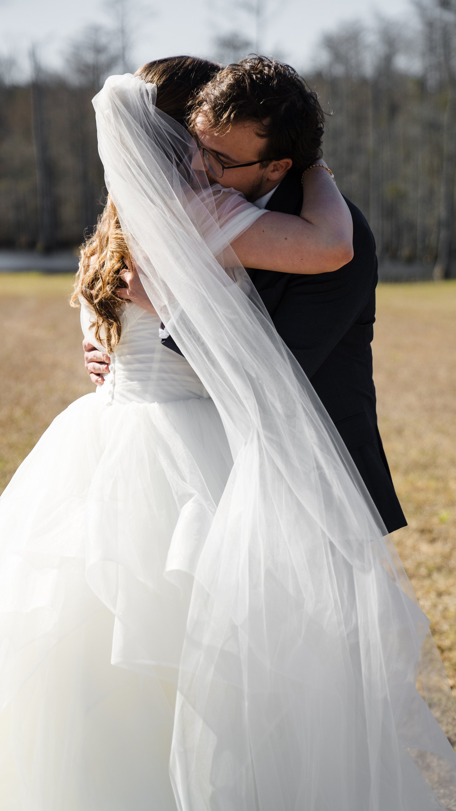 Claudia & Garrett Faulkner: The first look photographs.