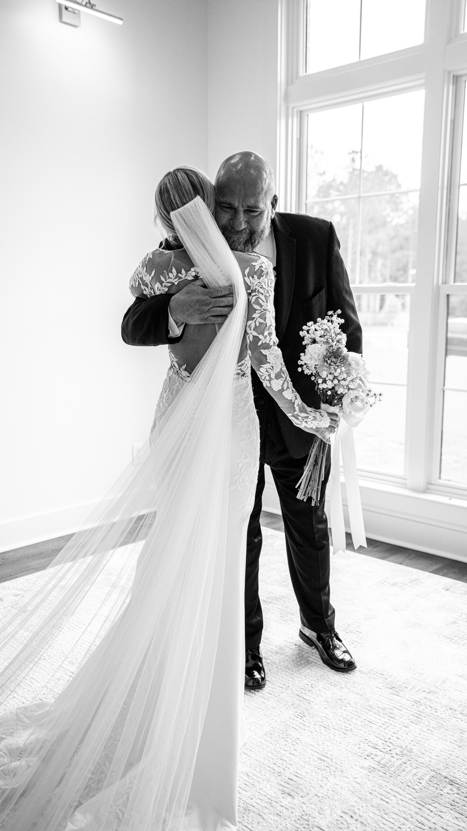 Alex & Lee Davis: First look photographs.