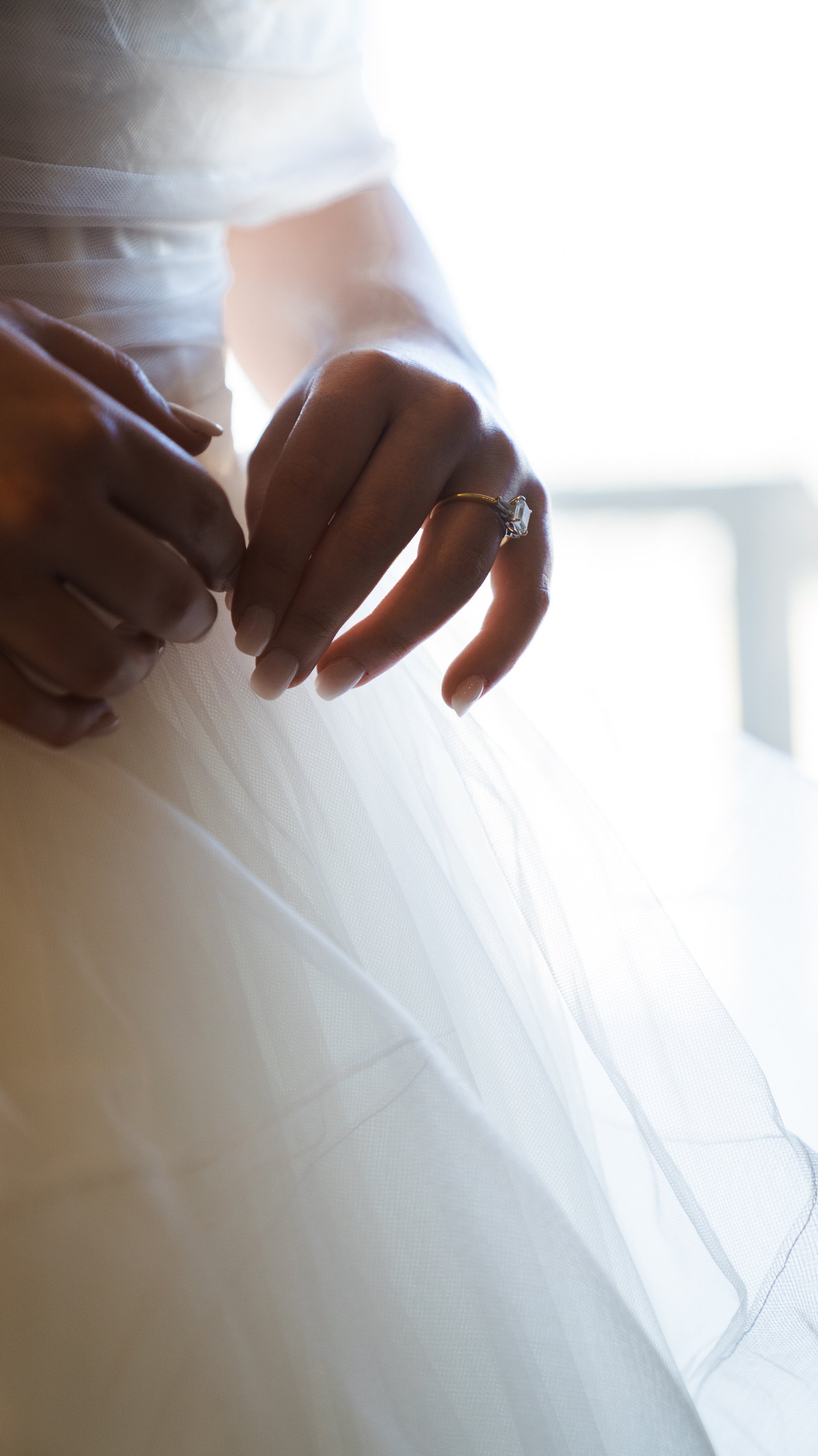 Claudia & Garrett Faulkner: The dress, flowers and wedding details.