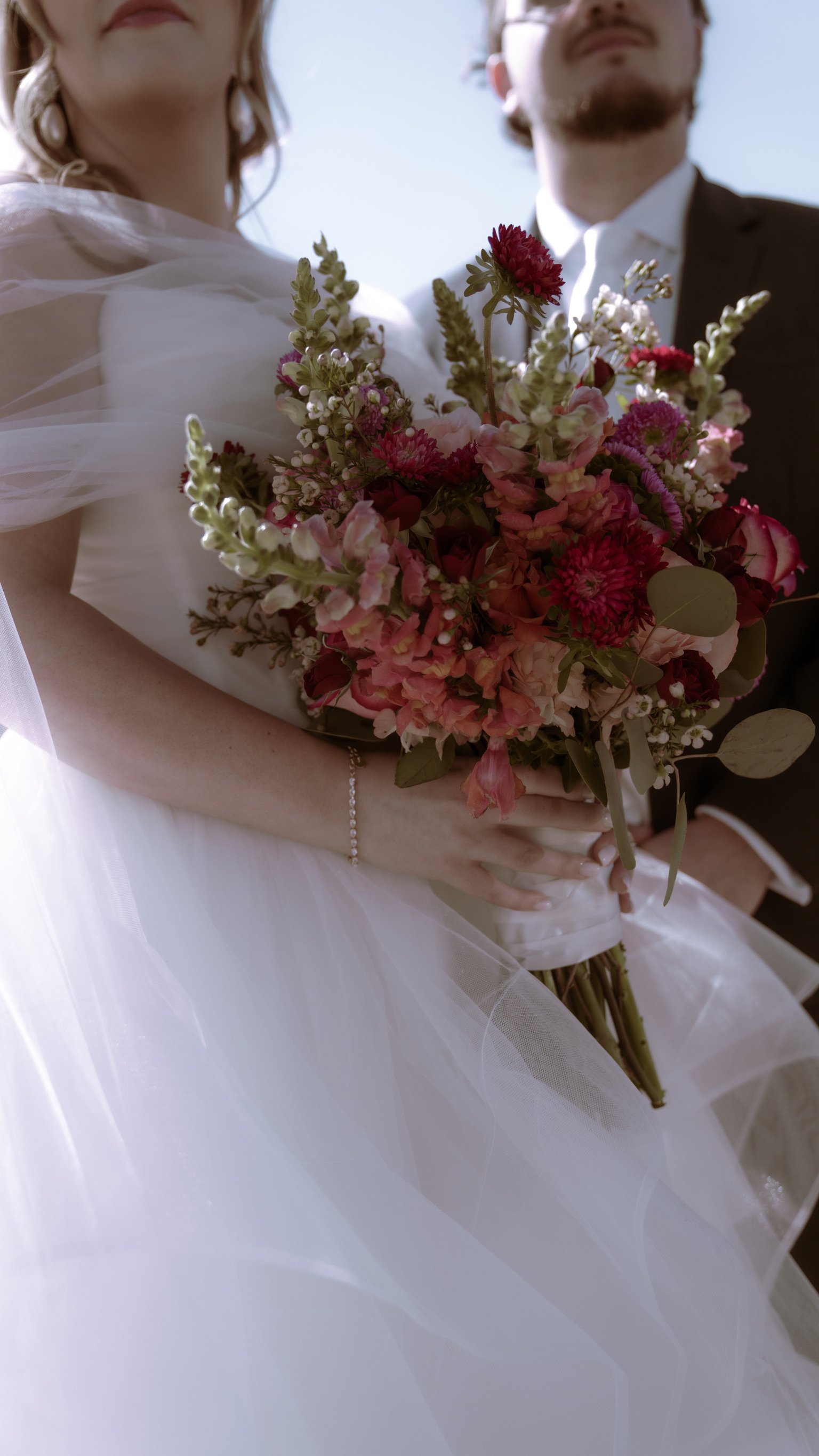 Claudia & Garrett Faulkner: The dress, flowers and wedding details.