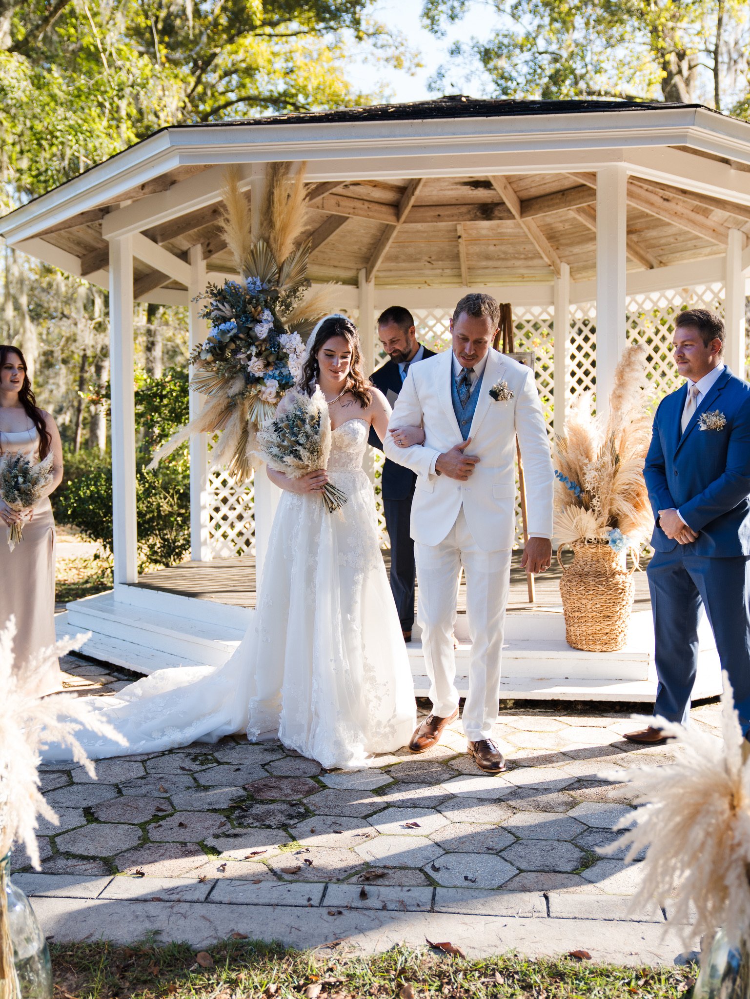 Cassidy & Jeffrey Glass: The dress and wedding details.