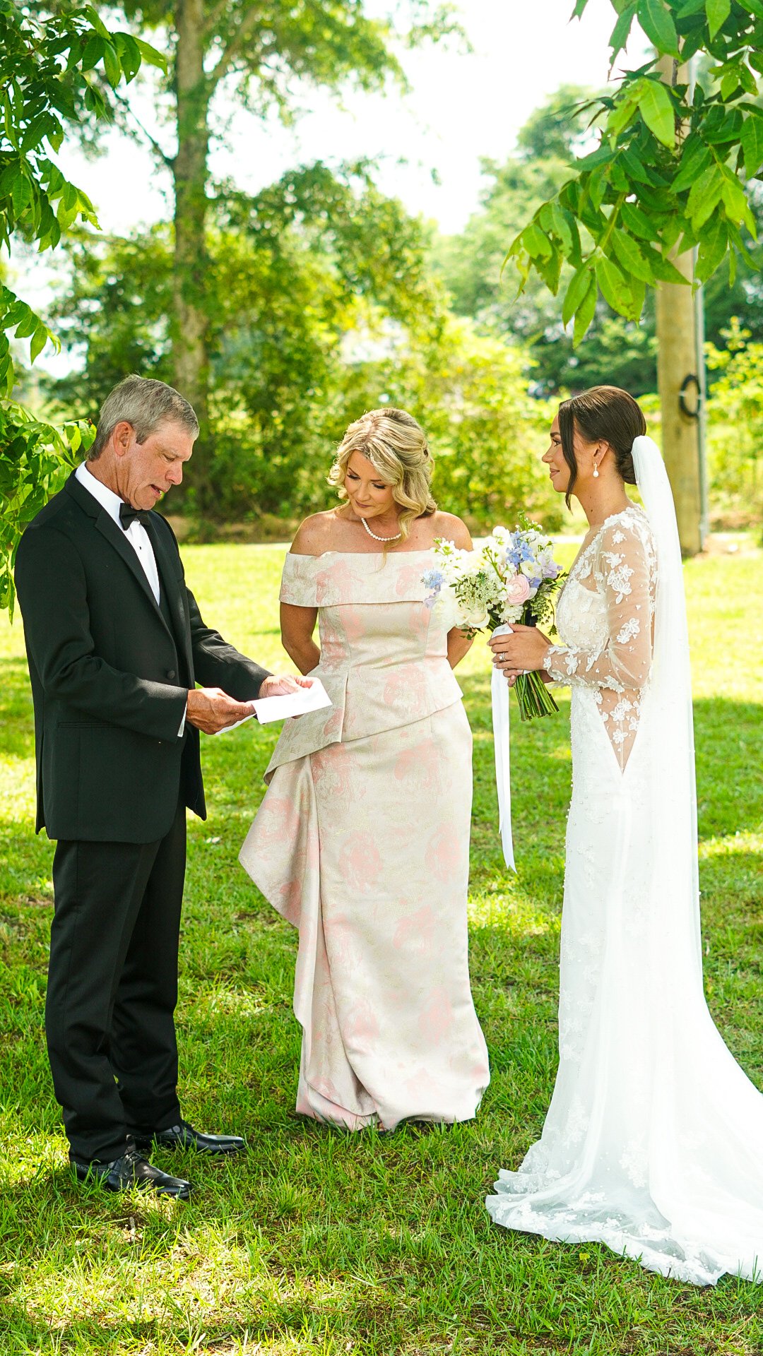 Julia & Luke Dorty: The first look photographs.