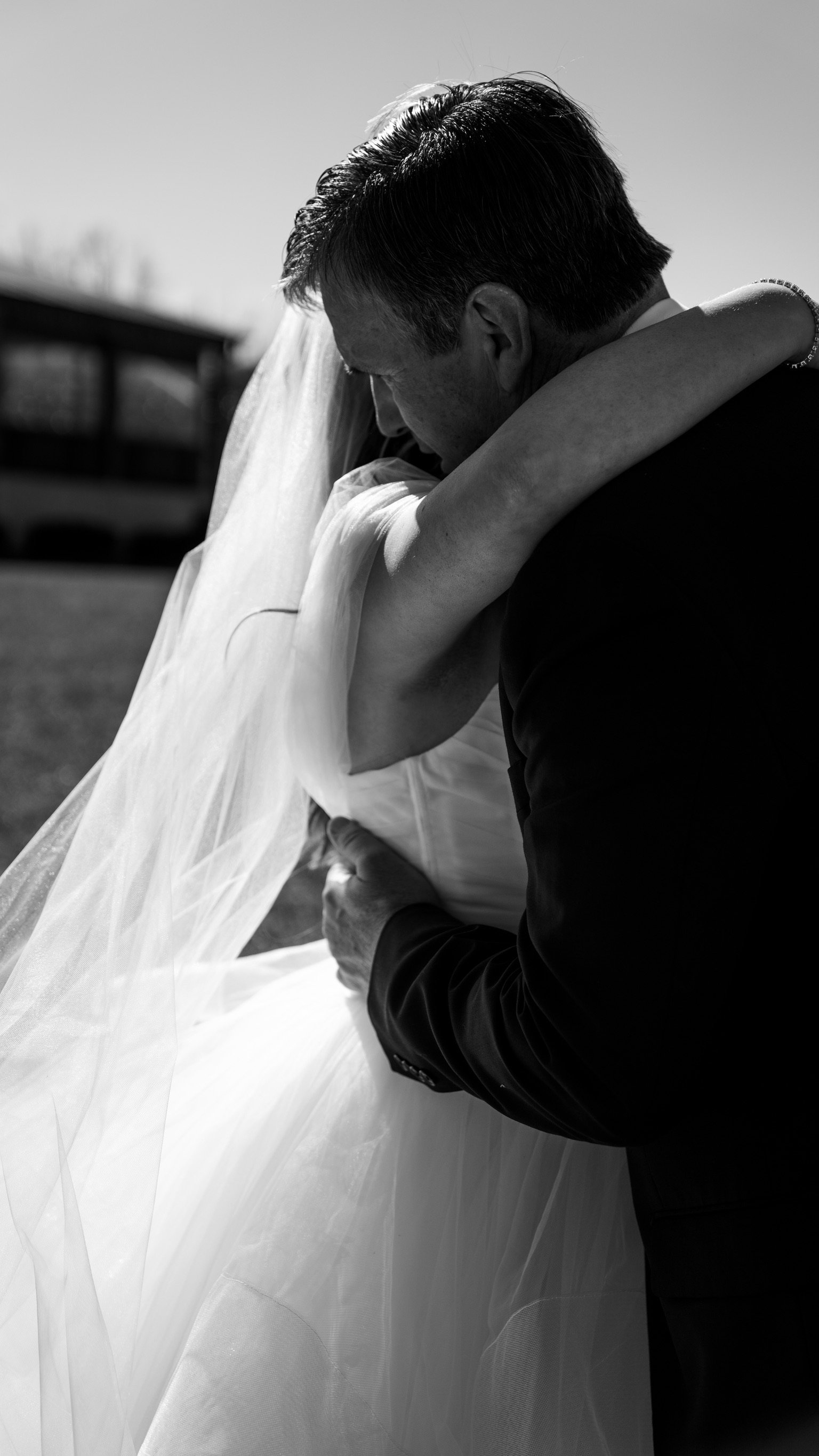 Claudia & Garrett Faulkner: The first look photographs.