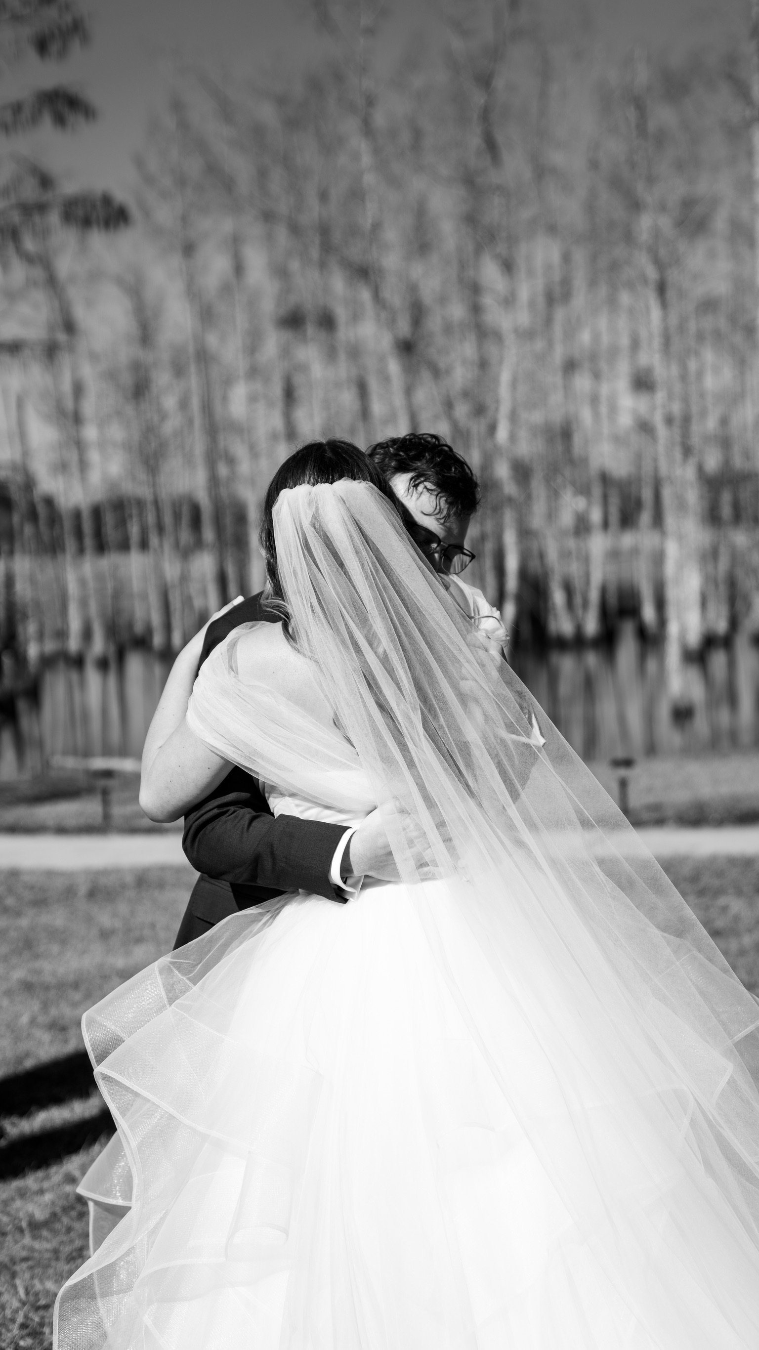 Claudia & Garrett Faulkner: The first look photographs.