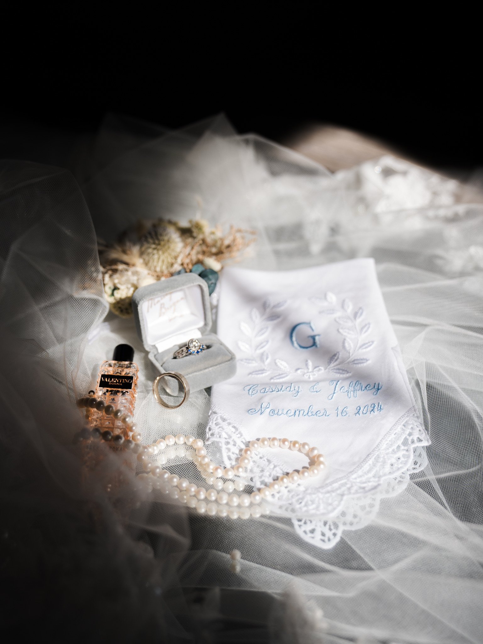 Cassidy & Jeffrey Glass: The dress and wedding details.