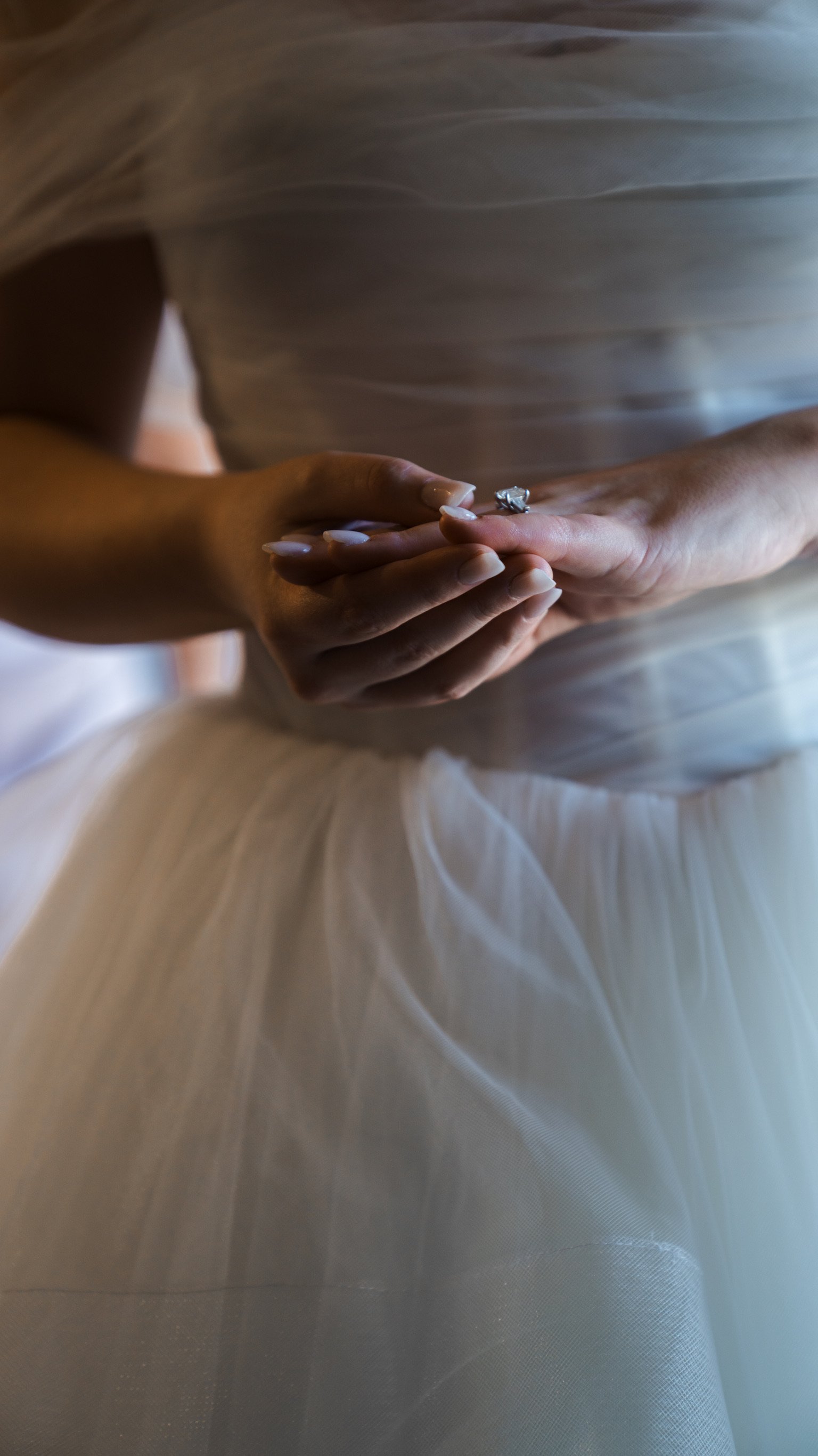 Claudia & Garrett Faulkner: The dress, flowers and wedding details.
