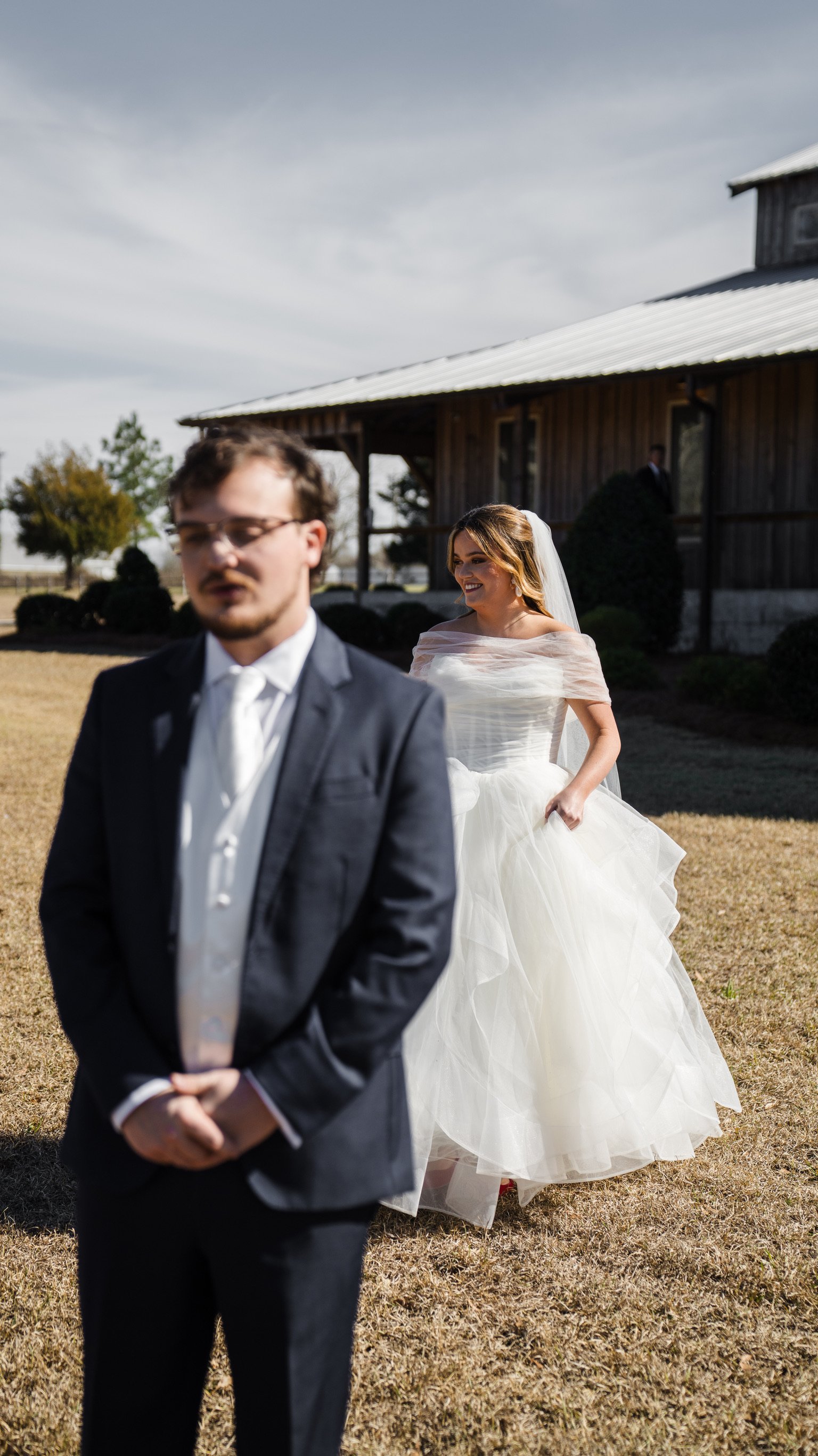 Claudia & Garrett Faulkner: The first look photographs.