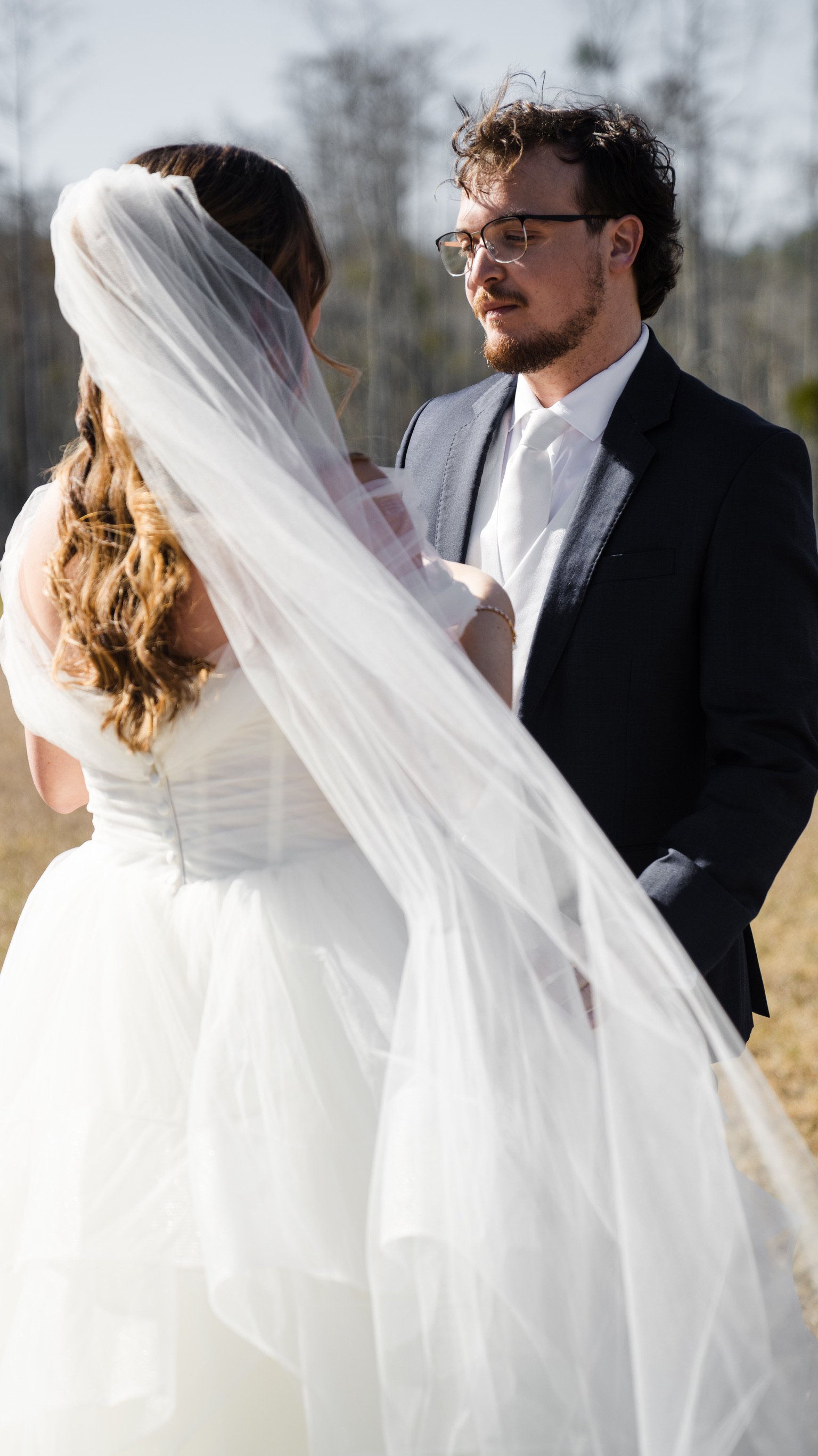 Claudia & Garrett Faulkner: The first look photographs.