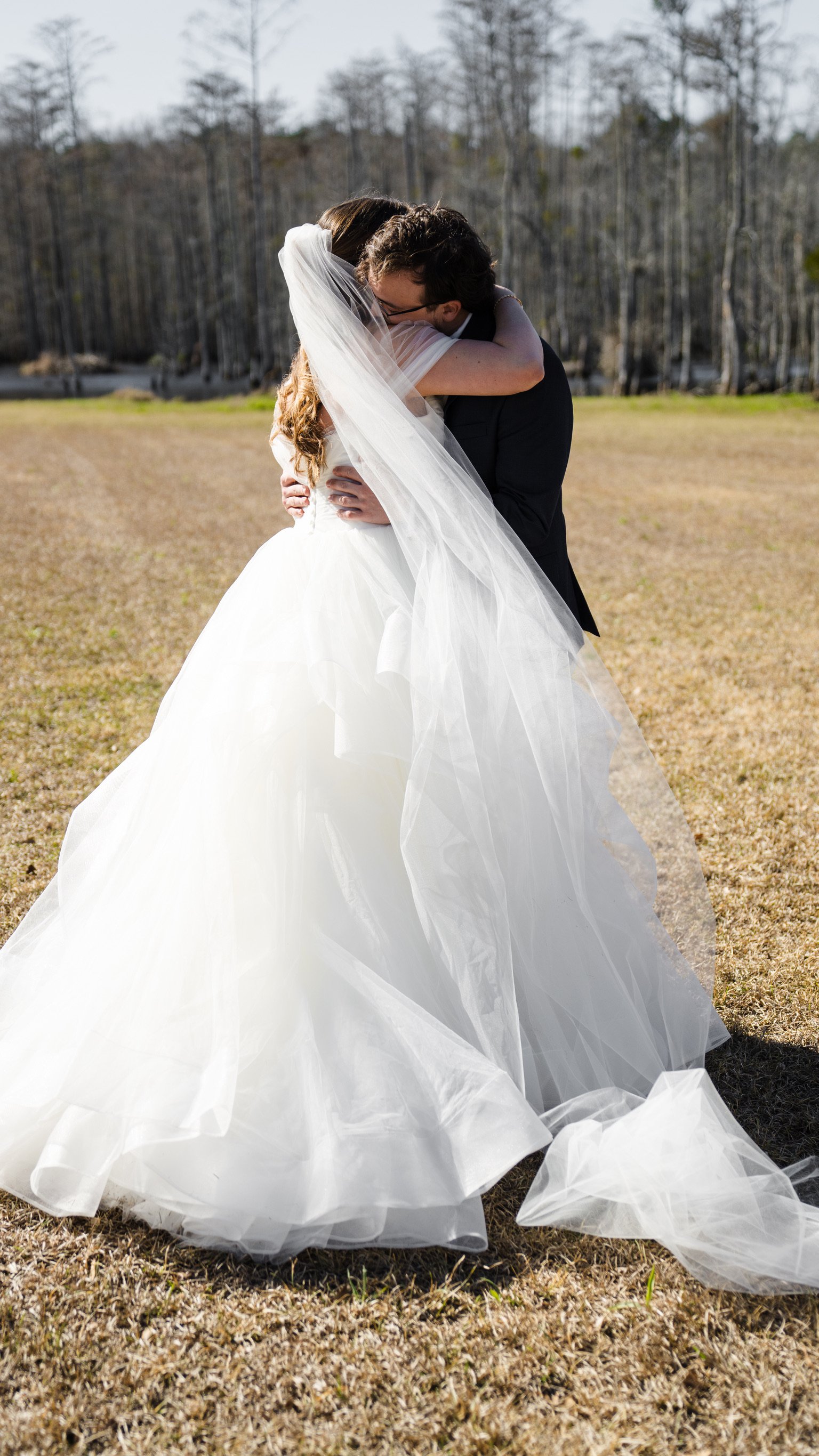 Claudia & Garrett Faulkner: The first look photographs.