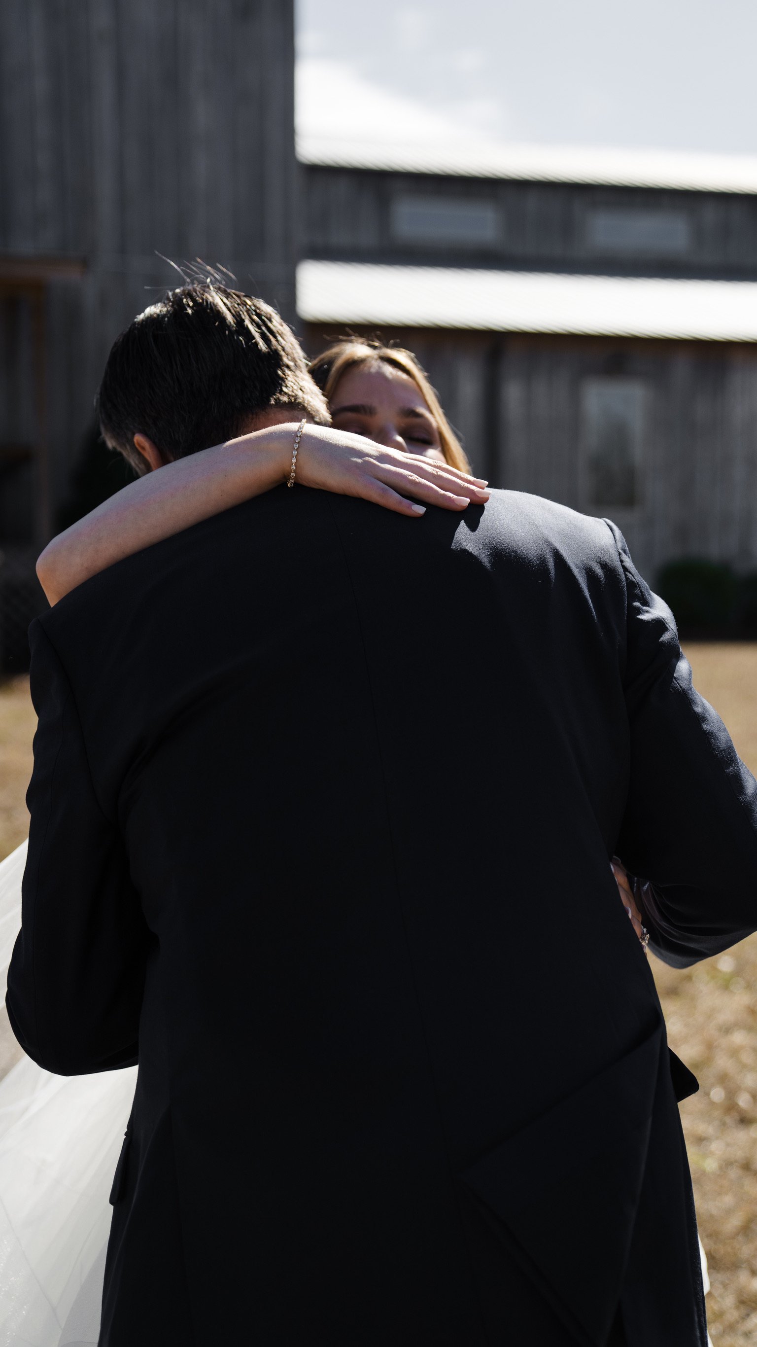 Claudia & Garrett Faulkner: The first look photographs.