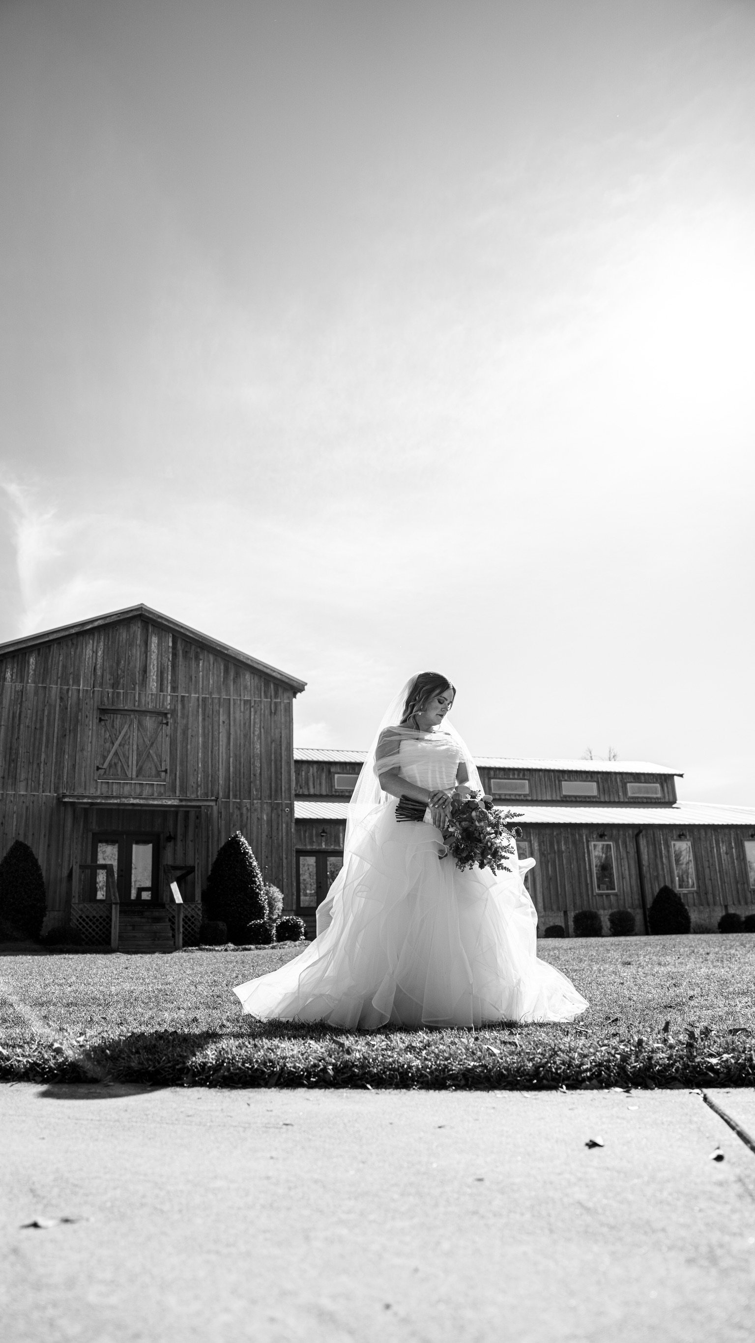 Claudia & Garrett Faulkner: The dress, flowers and wedding details.