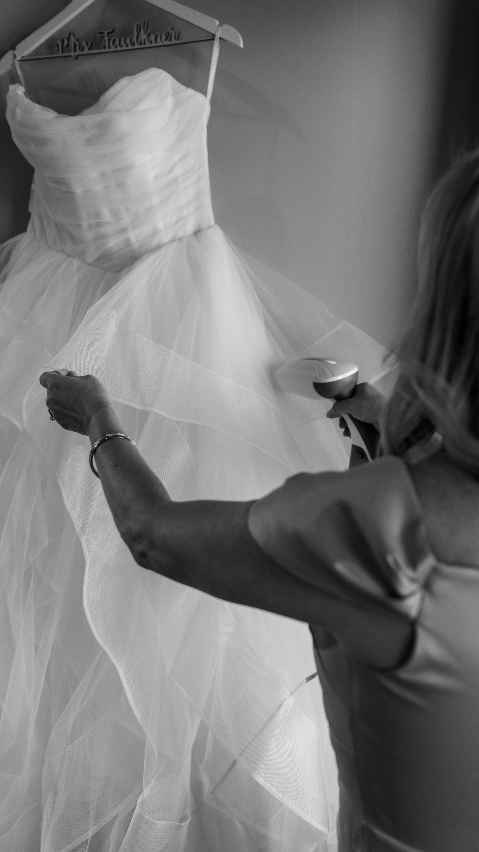 Claudia & Garrett Faulkner: The dress, flowers and wedding details.