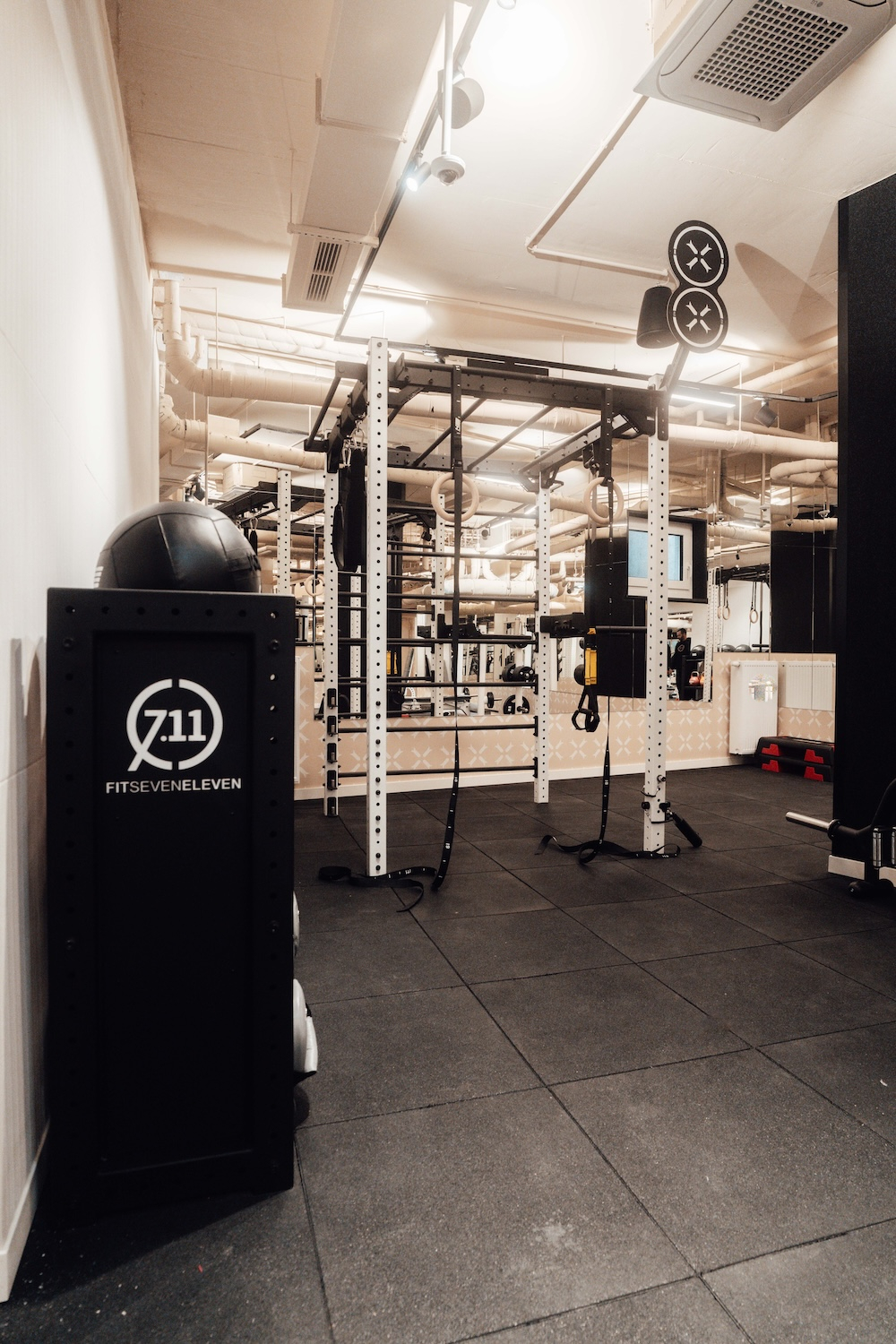 Fitnessstudio Gym Design - FITSEVENELEVEN - by HOLD STRONG Fitness