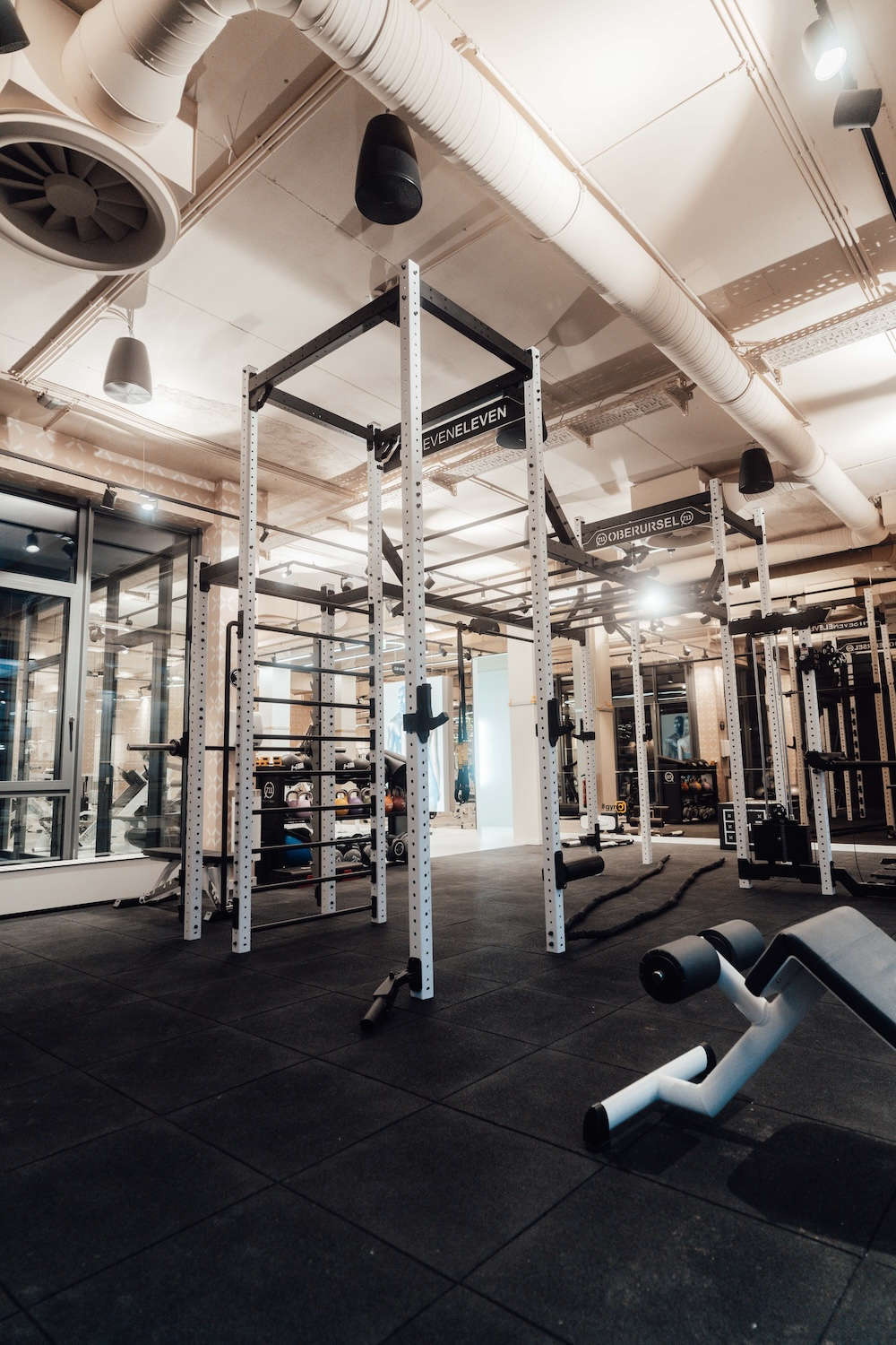 Fitnessstudio Gym Design - FITSEVENELEVEN - by HOLD STRONG Fitness