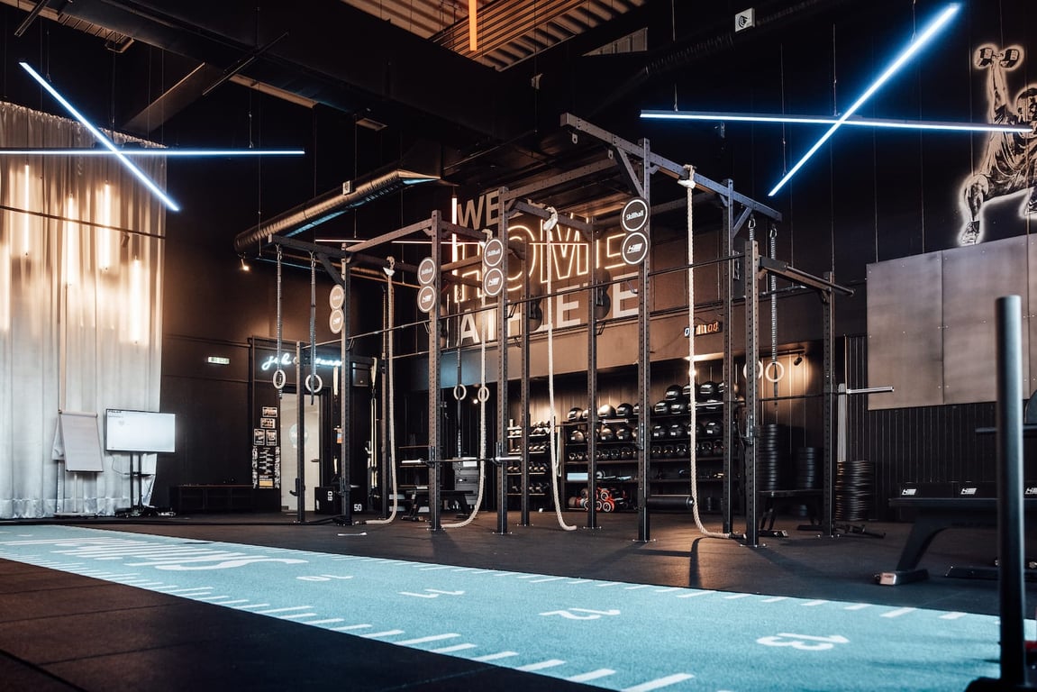 HOLD STRONG Fitness: Ein Blick hinter die Kulissen