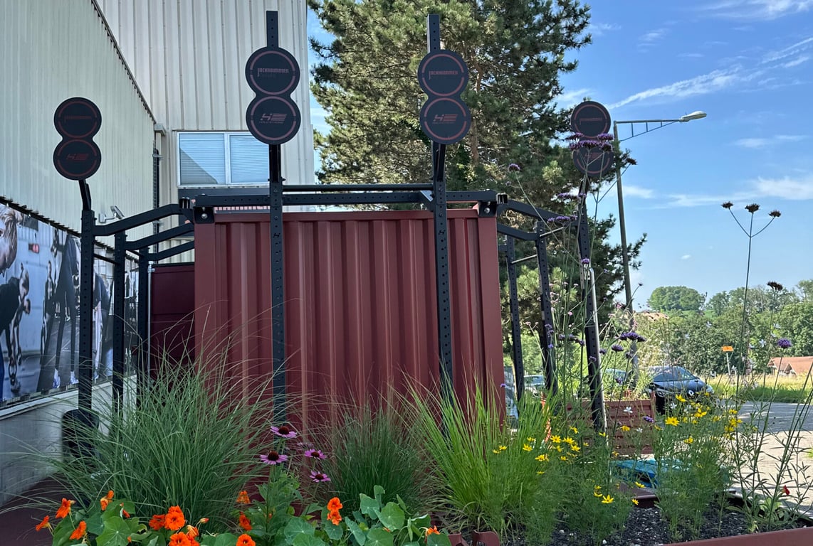HOLD STRONG Fitness Container für Outdoorflächen eines Gym