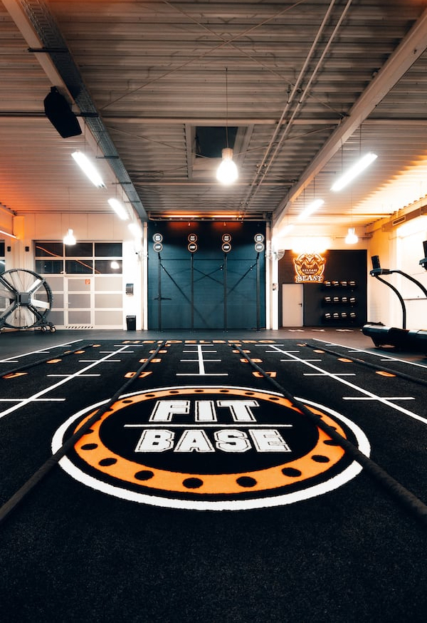 FITBASE Heidelberg - Kunstrasen für die HYROX Competition Area