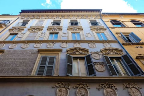 Via del Governo Vecchio a Roma negozi vintage- Palazzo Nardini