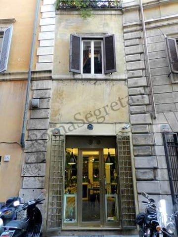 Via del Governo Vecchio a Roma negozi vintage