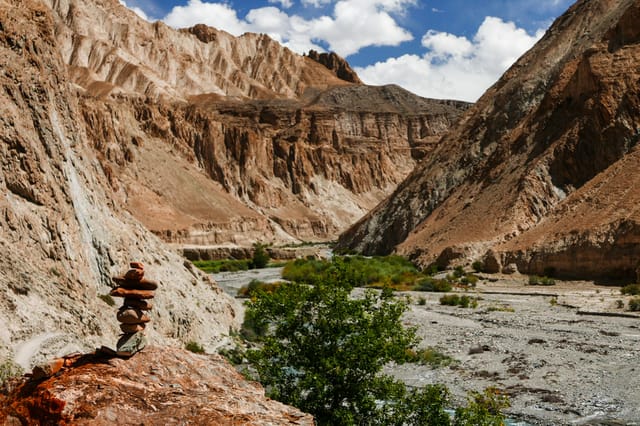 River trail, Markha Valley