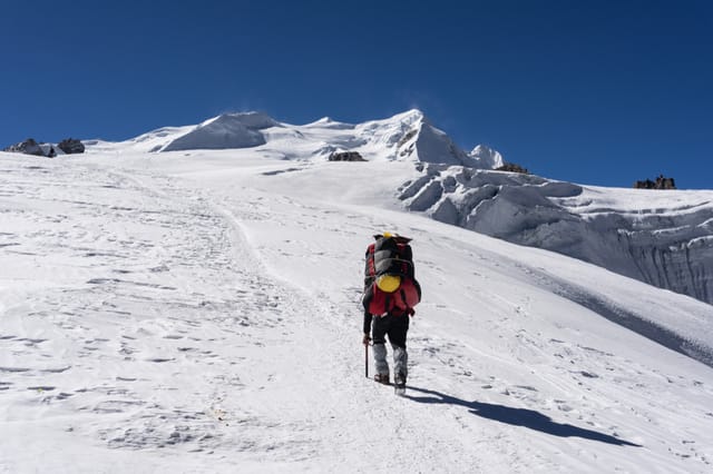 mera-expedition-solo-trekker-trail