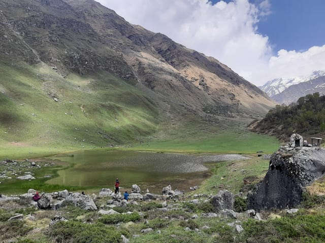 Ruinsara Tal Trek lake