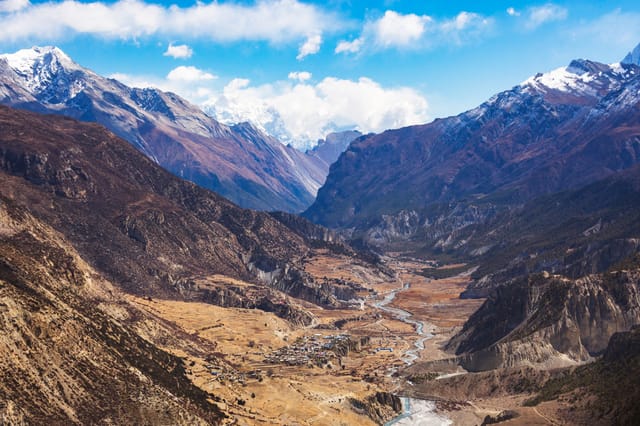 annapurna-circuit-valley-view