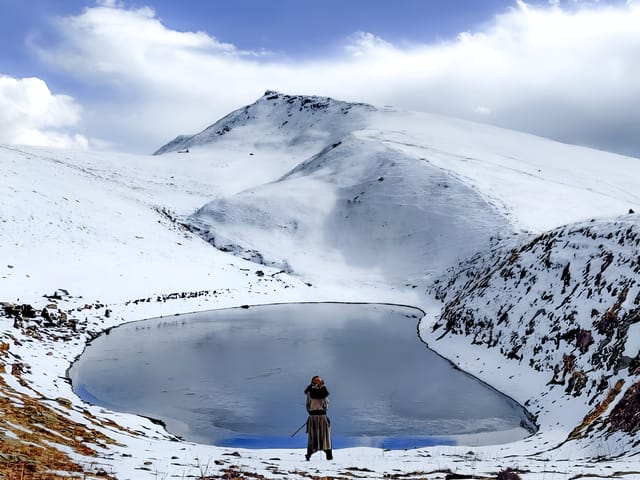 Rani Sui Lake Trek snow