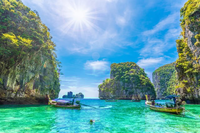 Loh Samah Bay, Phi Phi island
