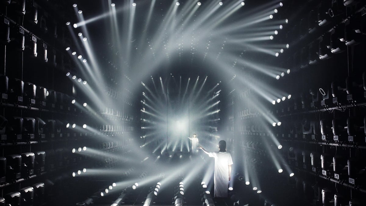 The Sculpture of Time Distortion in a Mirror | teamLab / チームラボ