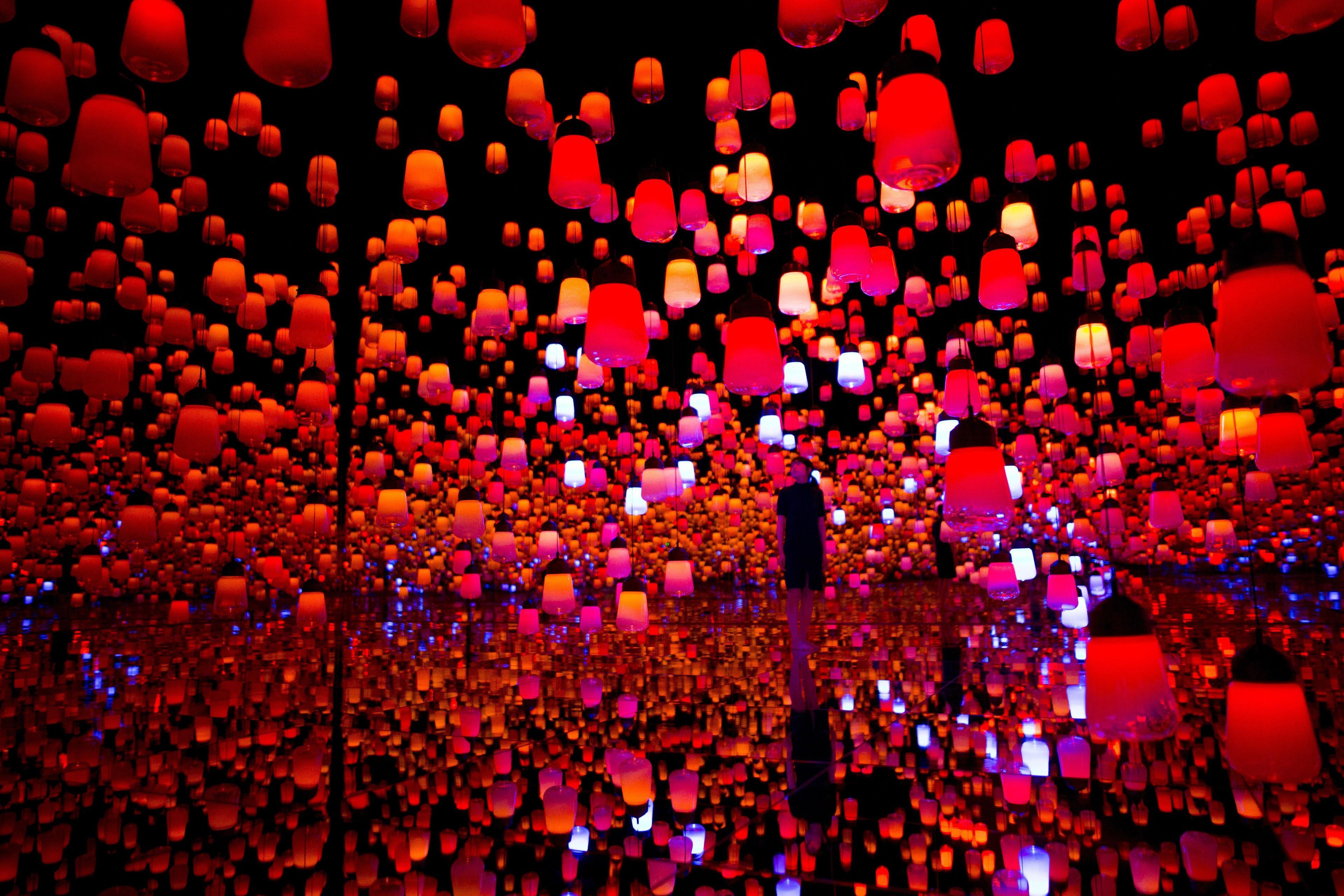 Forest of Resonating Lamps - One Stroke | teamLab