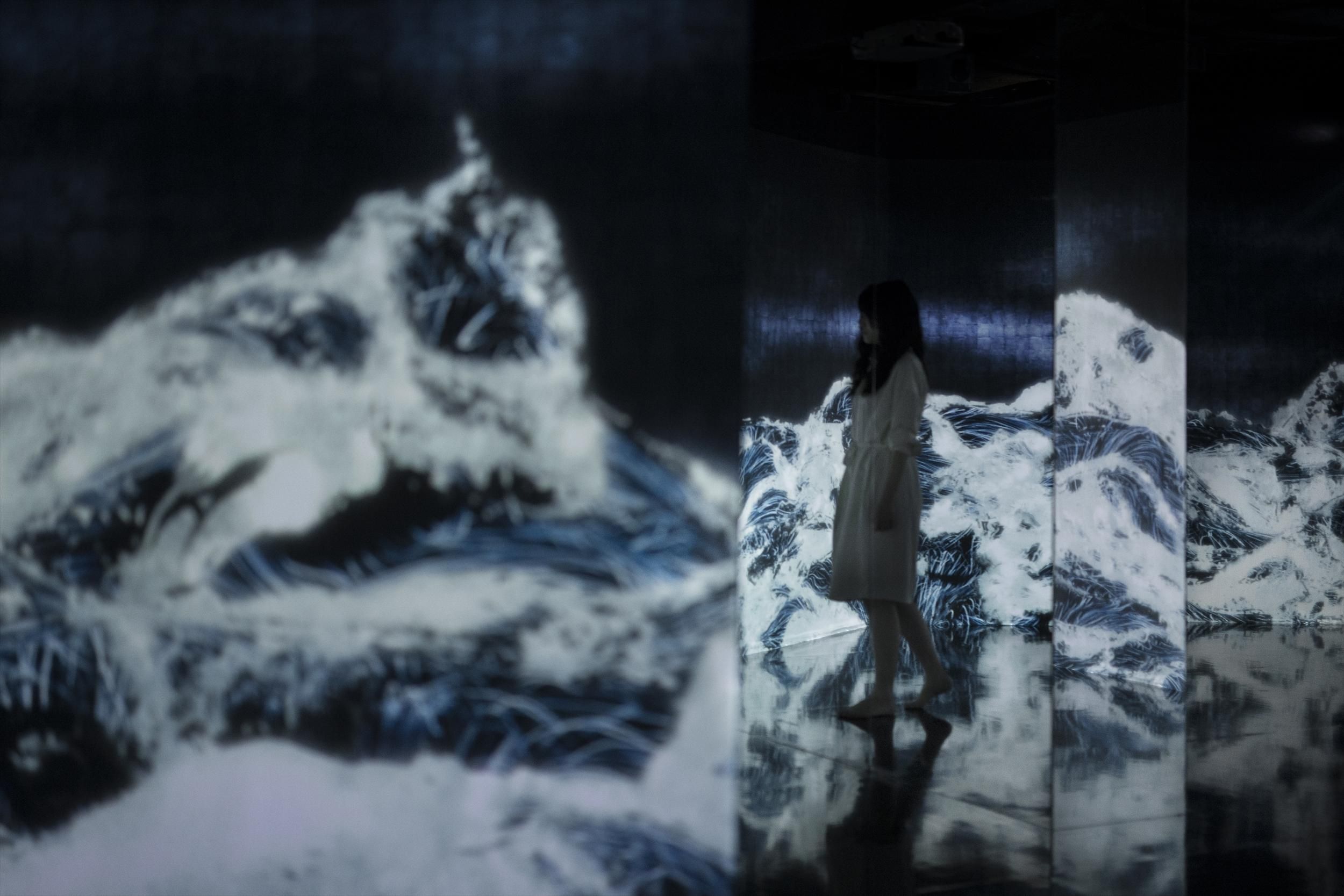 Black Waves: Lost, Immersed and Reborn | teamLab