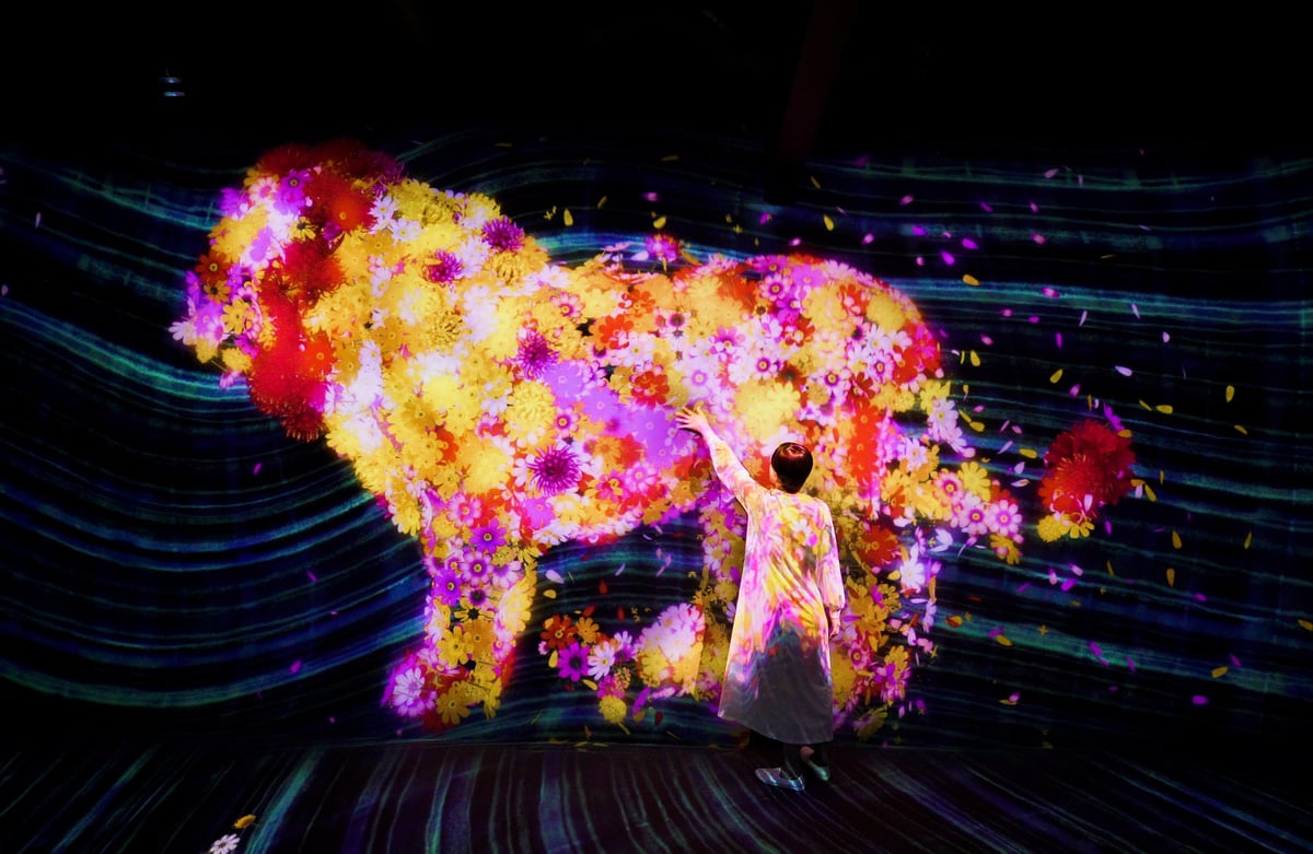 絵画　生き物　花　作品 月岡耕漁による浮世絵「Butterfly and Orange Azalia」