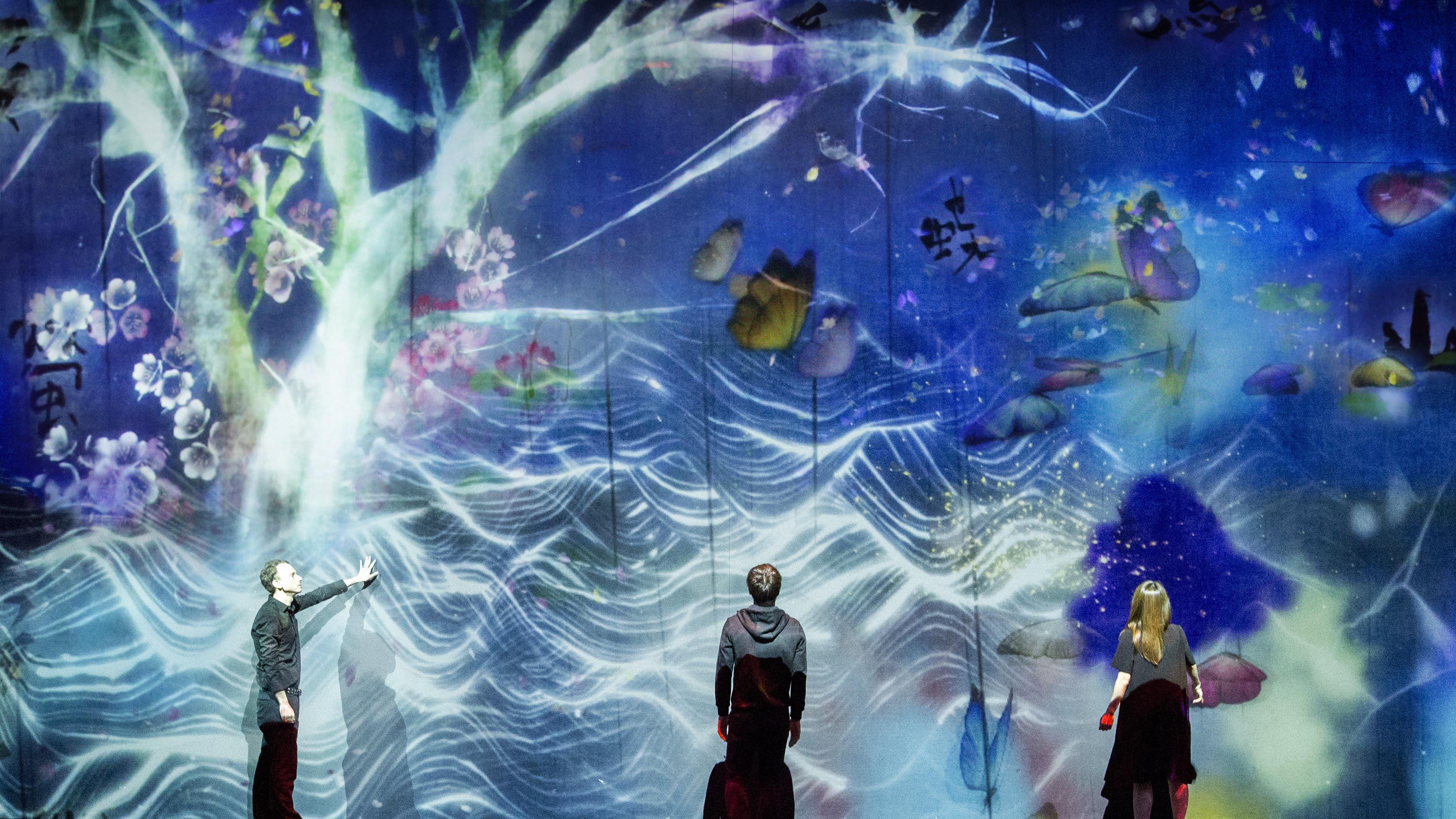 世界は暗闇から生まれるが、それでもやさしくうつくしい / Born from