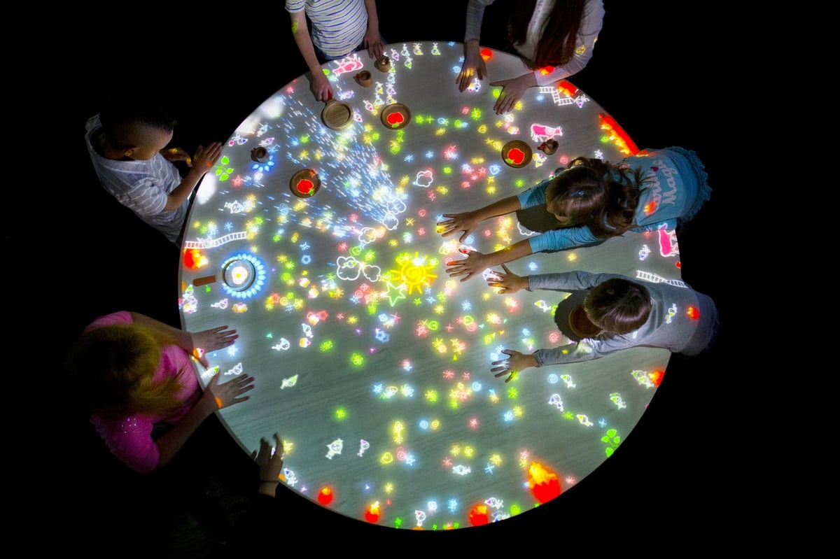 A Table where Little People Live | teamLab