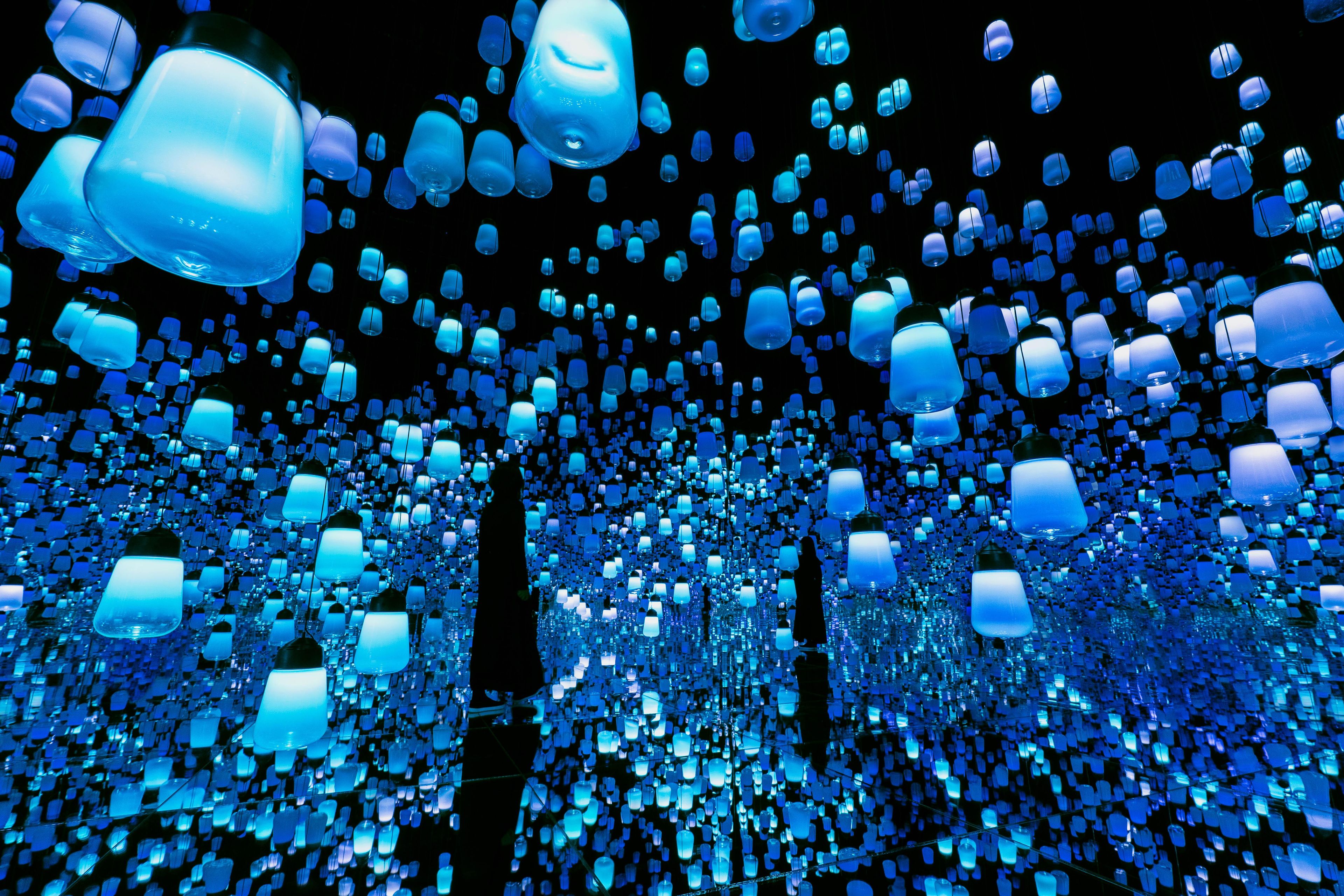 Forest of Resonating Lamps: One Stroke - Ice Cave | teamLab