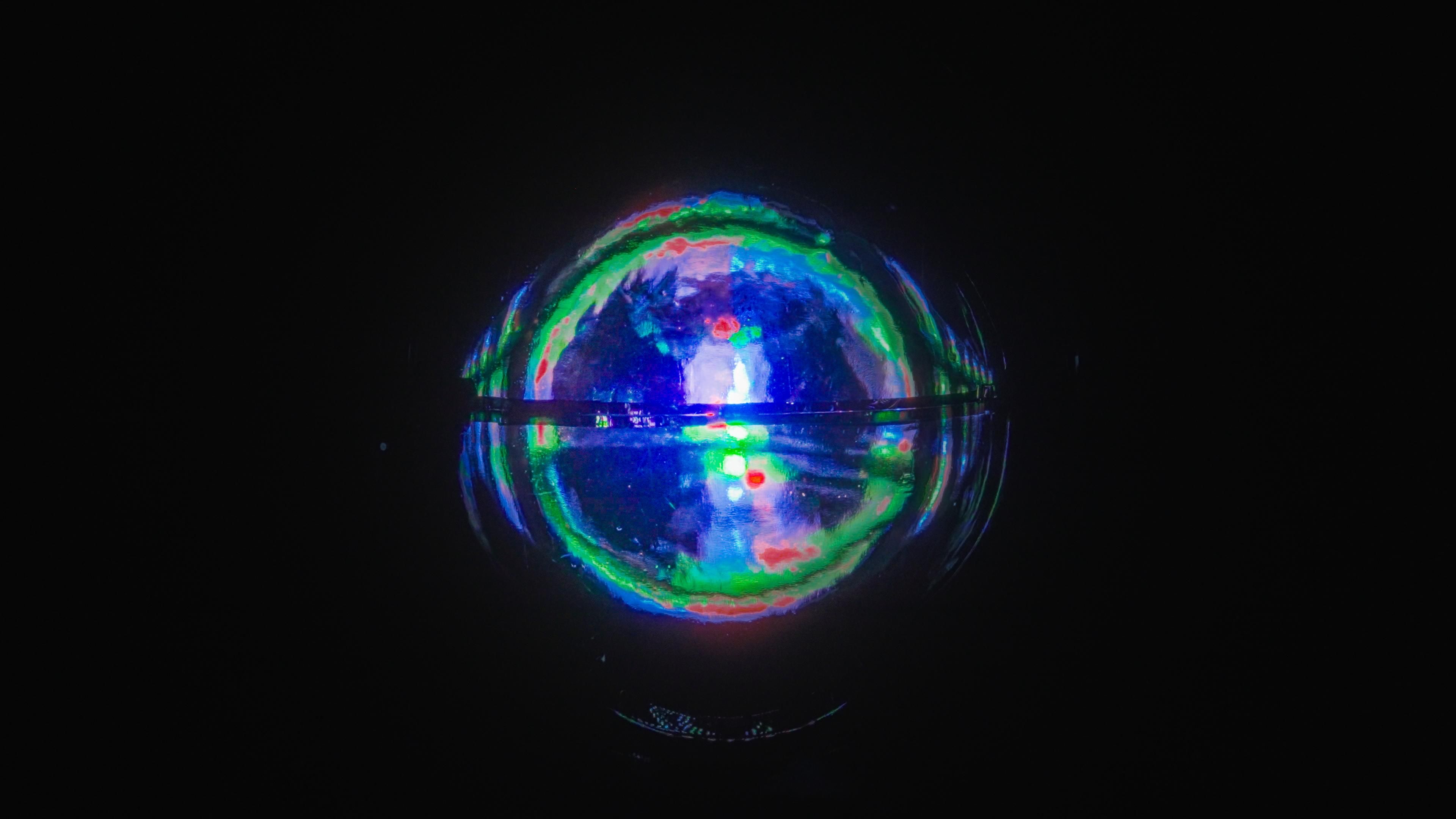 光の球体結晶 / Spherical Crystallized Light | teamLab