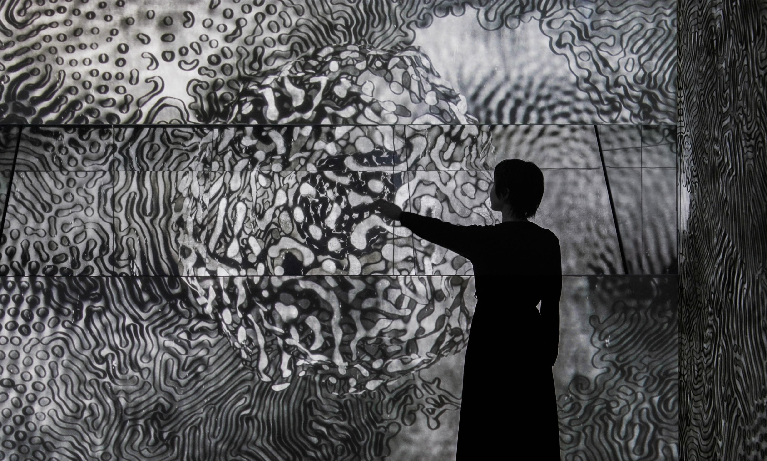 中心も境界もない存在 / An Existence Without Center or Boundary