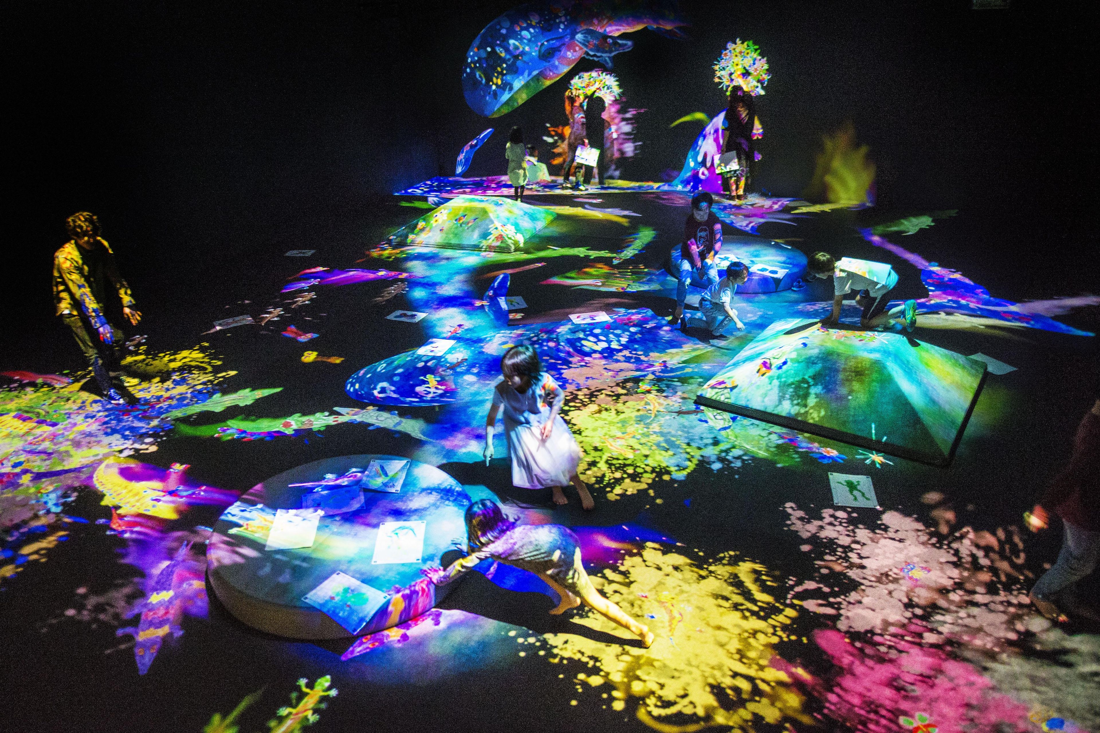 teamLab: Graffiti Nature - Still Mountains and Movable Lakes