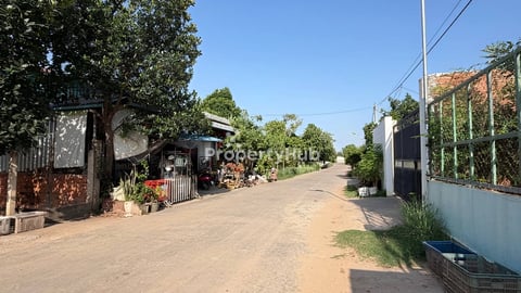 ដីលក់បន្ទាន់ដីម្ចាស់ផ្ទាល់ 11m x 32m
