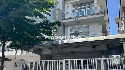 វីឡាភ្លោះបុរីអរគីដេ ២០០៤