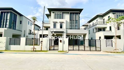 🏠វីឡាឃ្វីនសម្រាប់លក់ នៅក្នុងបុរីជីបម៉ុងលែនម៉ាក៦០ម៉ែត្រ​