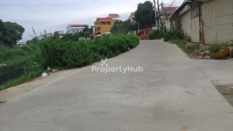 Business House for sale at "Phom Chemren Phol " about 2mn from Russia Hospital
