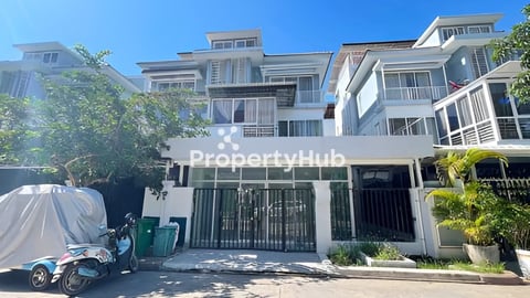 វីឡាភ្លោះA សម្រាប់លក់នៅក្នុងបុរី ប៉េងហួតបឹងស្នោរ