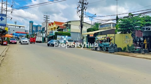 🏘 ផ្ទះល្វែង (កែង) នៅលើផ្លូវធំ371 ជិតបុរីជីបម៉ុង271 ត្រូវការលក់បន្ទាន់ខ្លាំង