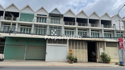 Link House for Sale on Street 115