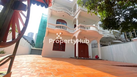 វីឡាសម្រាប់ជួល នៅទន្លេបាសាក់