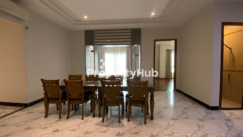 Apartment _3 bedrooms with 4 bathrooms in Toul Tompong for rent