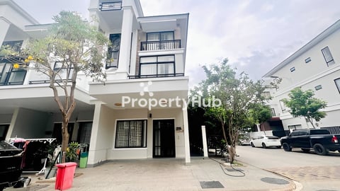 វីឡាកូនកាត់LAសម្រាប់លក់ នៅប៉េងហួតបឹងស្នោរ