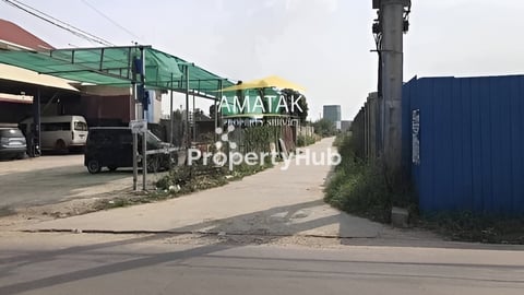 ដីលក់តម្លៃល្អសមរម្យ ក្បែរសាលា AUPP